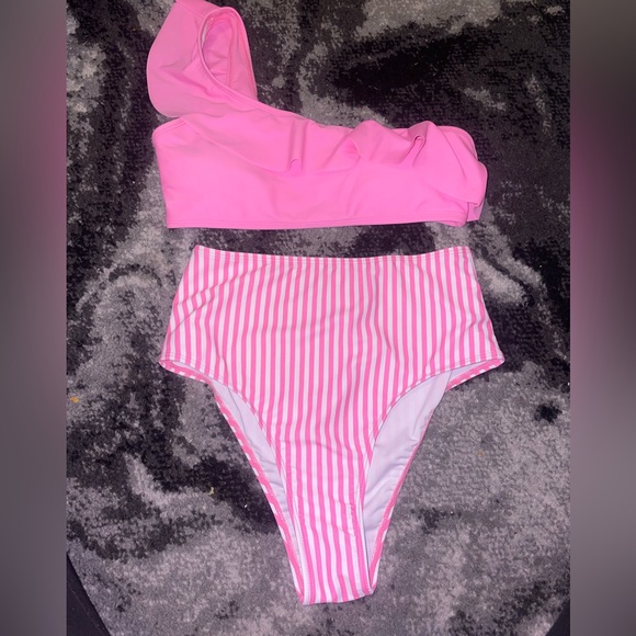 Bathing suit - Picture 1 of 2